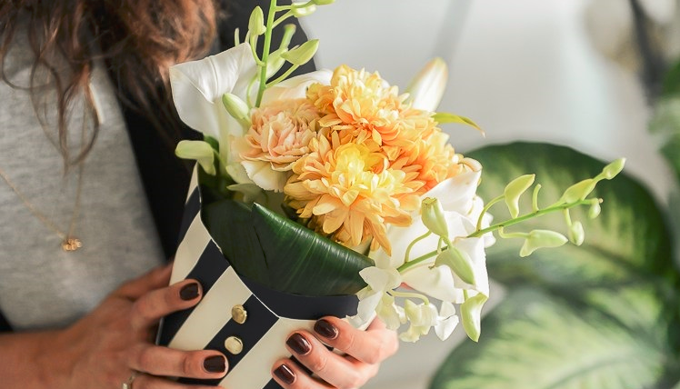 Enhance Corporate Relations with Elegant Flower & Gift Deliveries | FloweronWheels.com