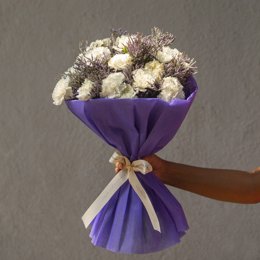 Bouquet of 20 White Carnations with Lavender Fillers